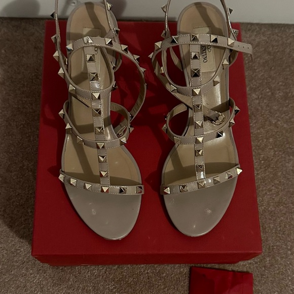 Valentino Garavani’s Rockstud sandal - Picture 3 of 8